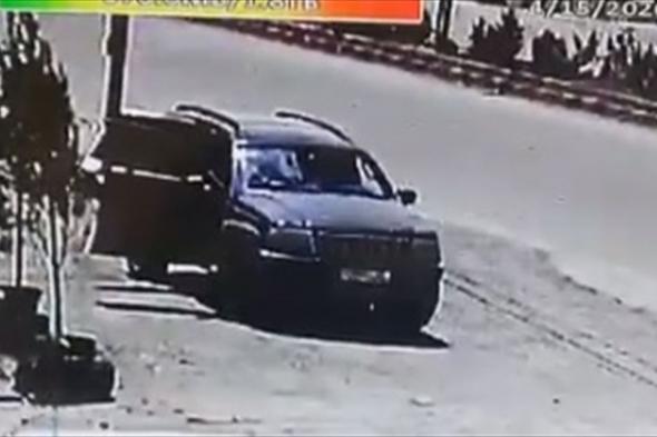 فيديو يظهر لحظة استهداف إسرائيل لسيارة تابعة لـ"حزب الله" 
#لبنان
#lebanon24
 via @Lebanon24