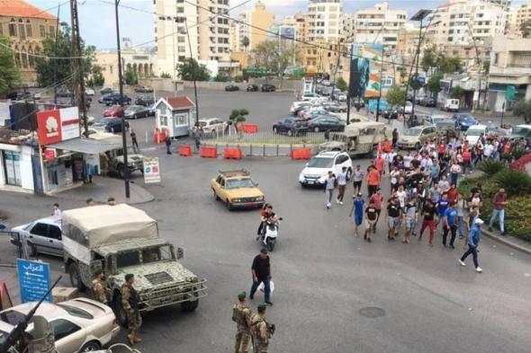 مسيرة في القياعة في صيدا: بدنا ناكل ما بدنا حجر صحي
#lebanon24
  via @Lebanon24