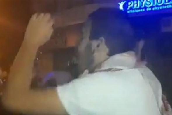 اعتصام في محيط منزل وزير الإتصالات احتجاجاً على التجديد لشركتي الخليوي 

#lebanon24

 via @Lebanon24