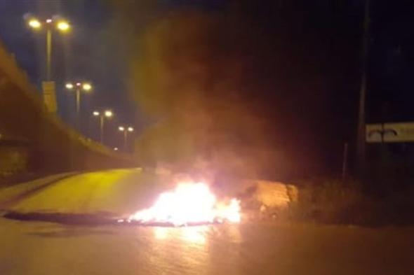 التحركات في الشارع مستمرة رفضاً لـ"جنون" الدولار (فيديو) 
#لبنان
#lebanon24
 via @Lebanon24