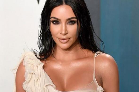 كيف كانت كيم كارداشيان قبل عملية تجميل أنفها؟  via @Lebanon24 
#lebanon24