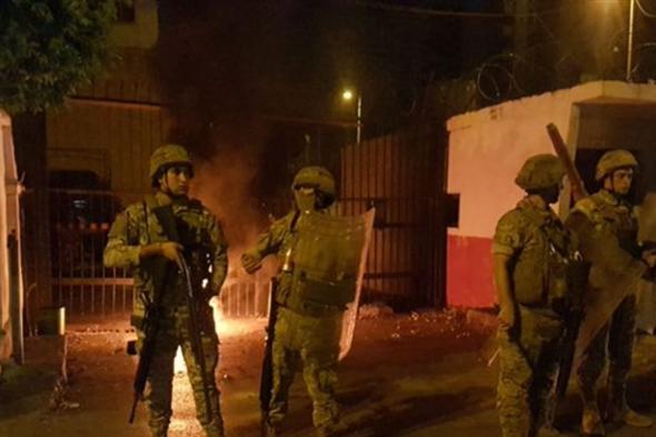 احتجاجات وتوتر في طرابلس.. هذا ما يحصل (صور+فيديو) 

#lebanon24

 via @Lebanon24