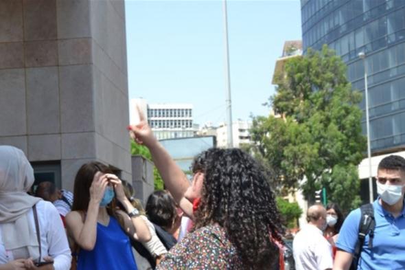 احمونا من "دولرة" الأقساط.. الطلاب يطلقون صرختهم  #لبنان 
#lebanon24
 via @Lebanon24