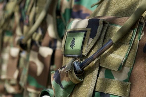 حملة دهم للجيش في محلة المشرفة الحدودية.. والسبب إطلاق نار و "فيديو" 

#lebanon24

 via @Lebanon24