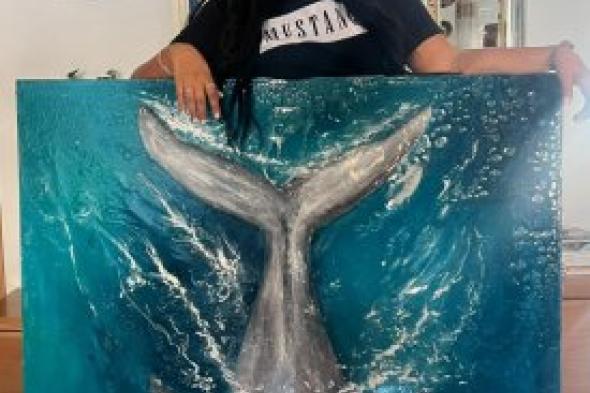 أسماء دحان.. فنانة تشكيلية ترسم الحلم باللون والخيال وتطمح للعالمية