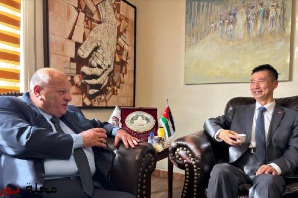 سماوي والسفير الصيني يبحثان سبل تطوير الروابط الثقافيّة بين المهرجان والصين